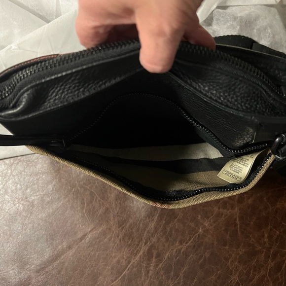 Authentic Burberry cross-body bag..excellent condition - Picture 5 of 9
